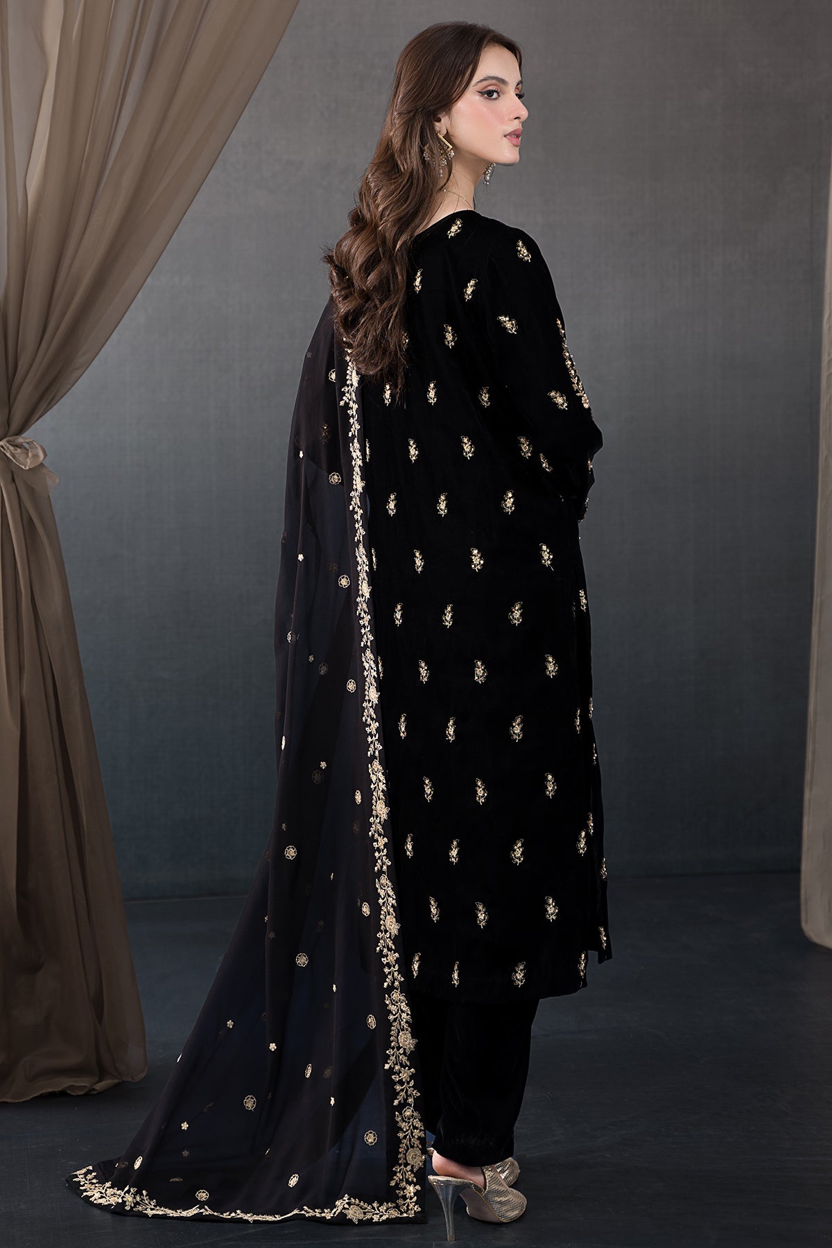 3 Piece Velvet Suit – Kayseria Pakistan