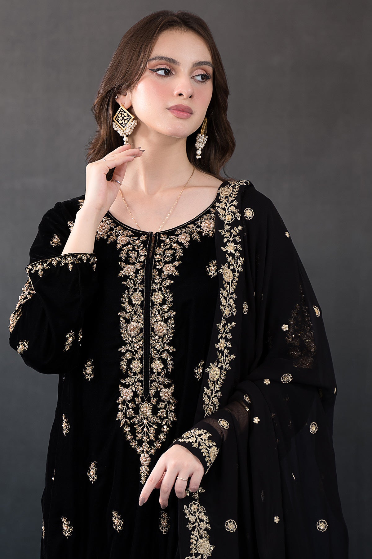 3 Piece Velvet Suit – Kayseria Pakistan